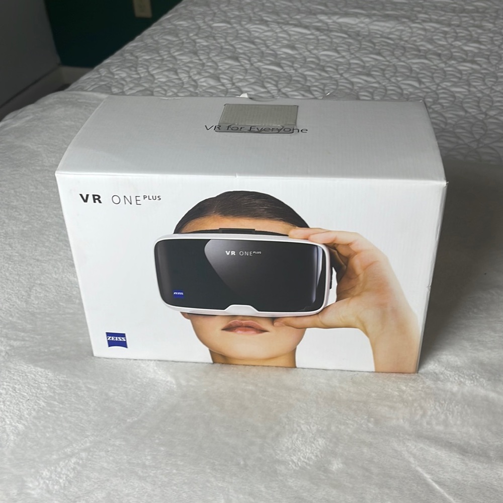 Zeiss VR One Plus Virtual Reality Headset